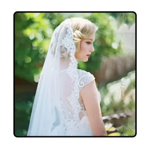 Ursumy Wedding Short Veil Lace Edge Veil Soft Tulle Bridal Veils with Comb (Ivory)